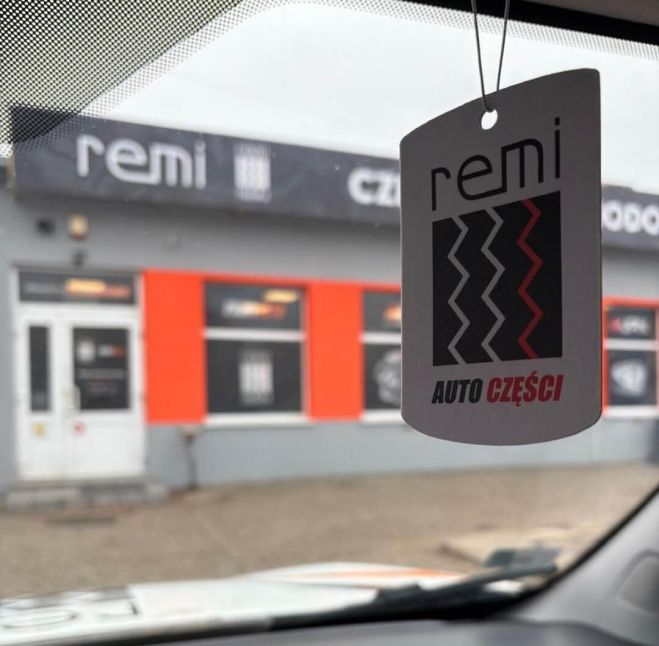 Wejście przed hurtownią motoryzacyjną REMI w Zgorzelcu